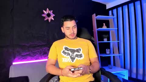 axel_grey_ online show from December 16, 2025, 12:21 pm