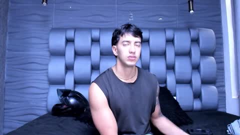 axel_hendrick online show from March 12, 2026, 12:11 pm