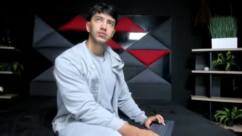 Snapshot of axel_hendrick chatting on April 27, 2026, 11:30 am axel_hendrick online show from April 27, 2026, 11:30 am