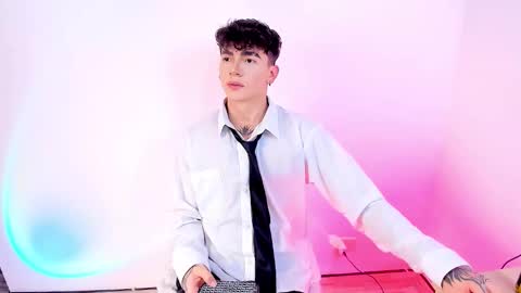 Snapshot of axel_inkshade chatting on February 6, 2026, 8:23 pm Axel online show from February 6, 2026, 8:23 pm