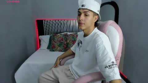 Snapshot of axel_mendoza_ chatting on June 24, 2026, 8:19 pm A X E L online show from June 24, 2026, 8:19 pm