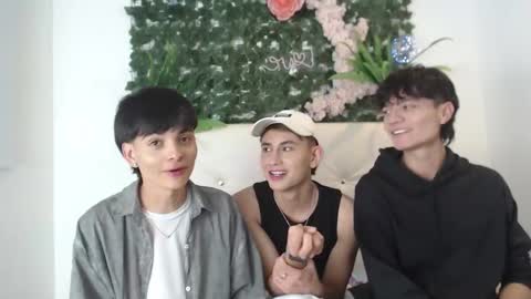 Snapshot of axel_milo_and_kairo chatting on November 7, 2025, 10:21 pm axel_milo_and_kairo online show from November 7, 2025, 10:21 pm