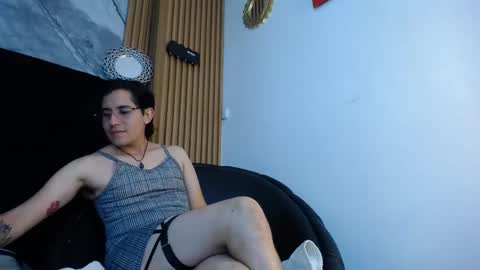 axel_montes online show from May 27, 2026, 3:36 am