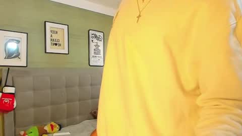Snapshot of axel_silva3 chatting on September 27, 2025, 12:32 pm AXEL SILVA online show from September 27, 2025, 12:32 pm