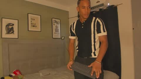 Snapshot of axel_silva3 chatting on October 11, 2025, 12:36 pm AXEL SILVA online show from October 11, 2025, 12:36 pm