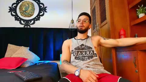     online show from October 3, 2025, 7:55 pm