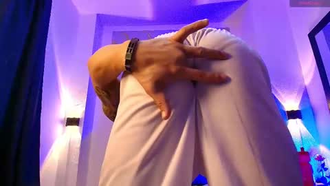     online show from October 4, 2025, 1:31 pm