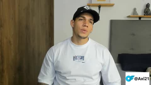 Snapshot of axel_taylor21 chatting on December 3, 2025, 8:29 pm INDEPENDENT MODEL online show from December 3, 2025, 8:29 pm