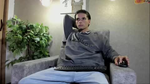 Snapshot of axel_wiliams chatting on December 3, 2025, 6:43 am axel online show from December 3, 2025, 6:43 am