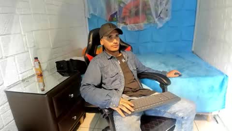 Axell Cross2 online show from October 26, 2025, 2:45 pm