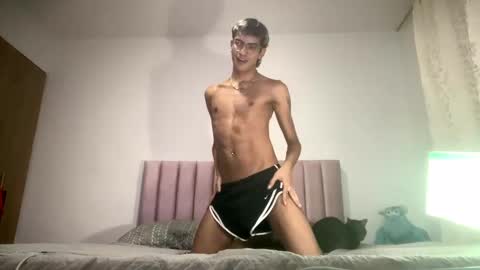 Snapshot of axellatino_ chatting on January 2, 2025, 3:26 am Axel online show from January 2, 2025, 3:26 am