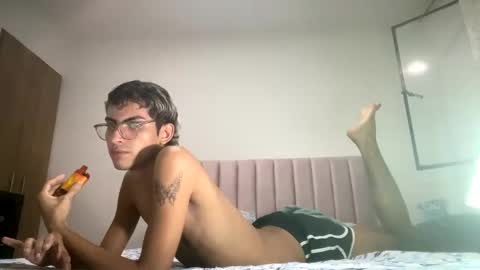 Snapshot of axellatino_ chatting on January 3, 2025, 4:44 am Axel online show from January 3, 2025, 4:44 am