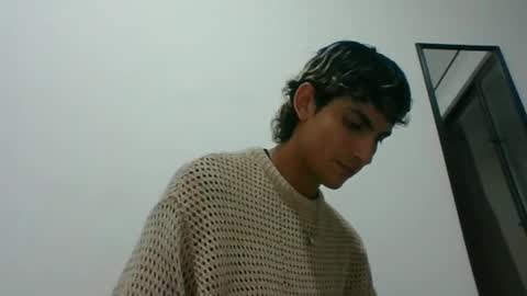 Snapshot of axellatino_ chatting on March 5, 2025, 2:36 am Axel online show from March 5, 2025, 2:36 am