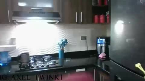 Snapshot of axellatino_ chatting on October 18, 2025, 2:14 am Axel online show from October 18, 2025, 2:14 am