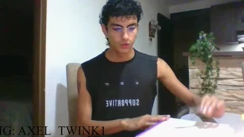 Snapshot of axellatino_ chatting on October 19, 2025, 1:06 am Axel online show from October 19, 2025, 1:06 am