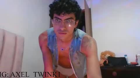 Snapshot of axellatino_ chatting on November 3, 2025, 2:13 am Axel online show from November 3, 2025, 2:13 am