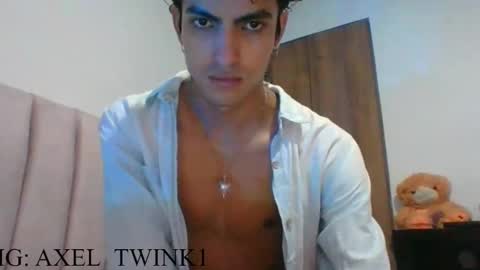 Snapshot of axellatino_ chatting on November 9, 2025, 9:46 pm Axel online show from November 9, 2025, 9:46 pm