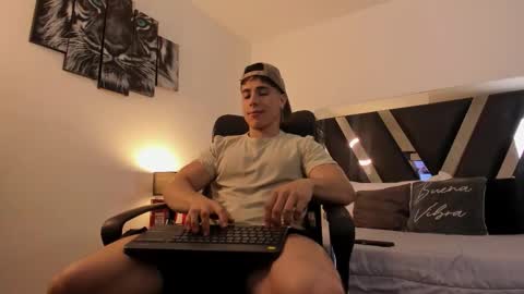 Snapshot of axelmartinezz chatting on March 7, 2026, 10:40 pm axelmartinezz online show from March 7, 2026, 10:40 pm