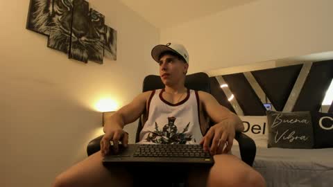 Snapshot of axelmartinezz chatting on April 5, 2026, 8:28 pm axelmartinezz online show from April 5, 2026, 8:28 pm