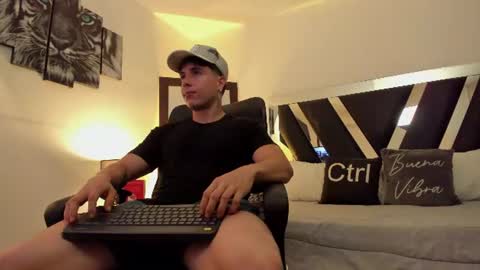 Snapshot of axelmartinezz chatting on July 2, 2026, 9:54 pm axelmartinezz online show from July 2, 2026, 9:54 pm