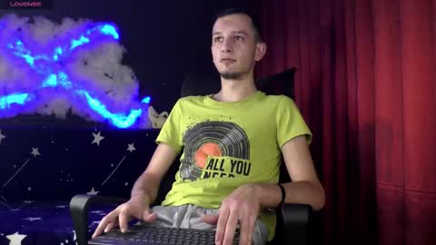 Snapshot of axelmaxximo chatting on December 4, 2025, 4:00 am Axxel online show from December 4, 2025, 4:00 am