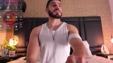 Snapshot of axelthompsom chatting on October 18, 2025, 12:39 pm Axel Thompsom online show from October 18, 2025, 12:39 pm