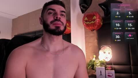 Snapshot of axelthompsom chatting on October 27, 2025, 11:25 am Axel Thompsom online show from October 27, 2025, 11:25 am