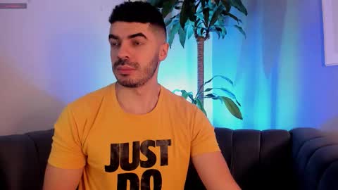 Snapshot of axelthompsom chatting on December 14, 2025, 11:04 am Axel Thompsom online show from December 14, 2025, 11:04 am