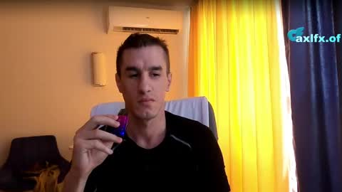 Axl online show from April 9, 2026, 6:41 am