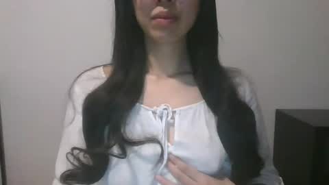 Snapshot of axuepetitt chatting on December 18, 2024, 10:24 pm axue online show from December 18, 2024, 10:24 pm