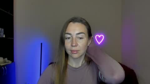 Jully online show from March 12, 2025, 10:17 pm