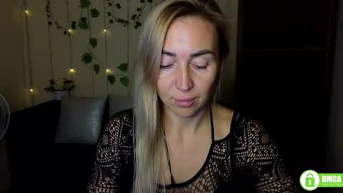 Jully online show from October 4, 2025, 5:33 pm