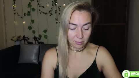 Jully online show from November 4, 2025, 6:40 pm