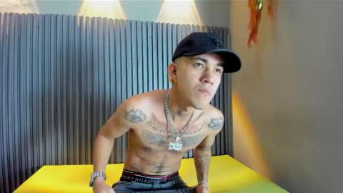 Snapshot of ayala_tattoo chatting on December 16, 2025, 7:52 pm Ayala online show from December 16, 2025, 7:52 pm