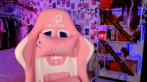 Ayla hill online show from October 28, 2025, 4:49 am