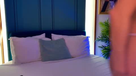 Ayla online show from November 27, 2025, 4:42 pm