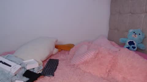 Ayleen online show from November 14, 2025, 4:22 am