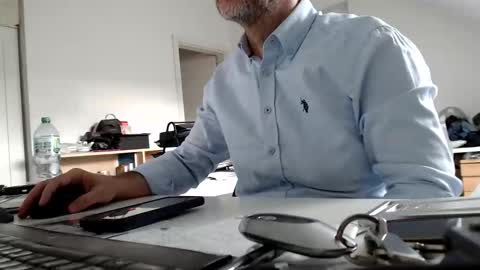 aylinniyerim online show from November 19, 2025, 9:42 am