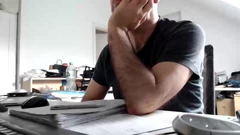 aylinniyerim online show from March 25, 2026, 8:42 am