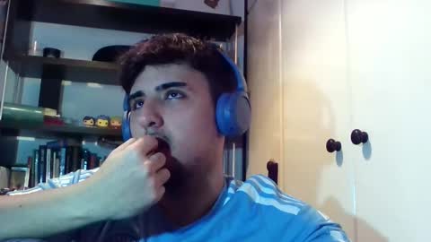 Snapshot of aymimadrdelbich0 chatting on March 1, 2025, 1:22 am ApoloArt online show from March 1, 2025, 1:22 am