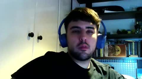 Snapshot of aymimadrdelbich0 chatting on November 1, 2025, 7:05 pm ApoloArt online show from November 1, 2025, 7:05 pm