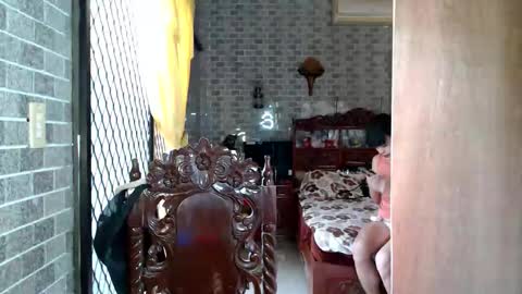 aymkyline online show from December 4, 2025, 2:10 am