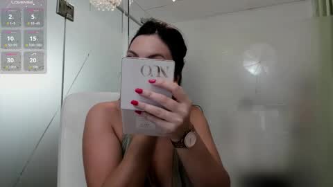 Ayumi online show from November 8, 2025, 5:18 am