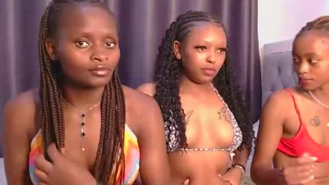 Snapshot of azalea46 chatting on January 6, 2026, 4:43 pm Azalea online show from January 6, 2026, 4:43 pm