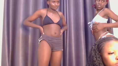 Snapshot of azalea46 chatting on January 11, 2026, 6:02 pm Azalea online show from January 11, 2026, 6:02 pm