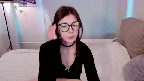 Azaliya online show from June 17, 2026, 4:41 pm