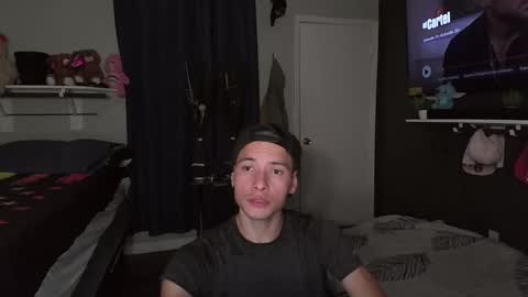 azell19 online show from January 8, 2025, 2:14 am