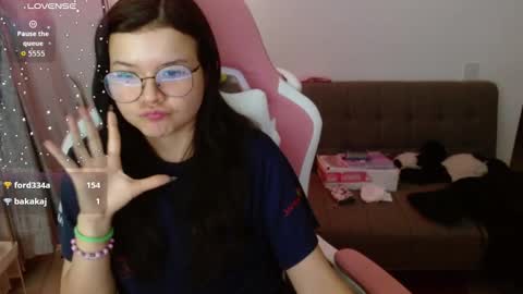 Snapshot of azu_chan chatting on March 7, 2026, 1:13 am Azu online show from March 7, 2026, 1:13 am