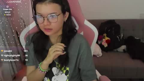 Snapshot of azu_chan chatting on March 28, 2026, 2:44 am Azu online show from March 28, 2026, 2:44 am