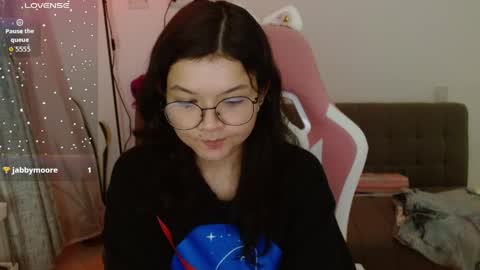 Snapshot of azu_chan chatting on April 14, 2026, 1:11 am Azu online show from April 14, 2026, 1:11 am